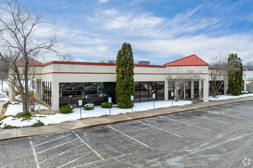 Primary Photo Of 753 Geneva Pky, Lake Geneva Loft Creative Space For Lease