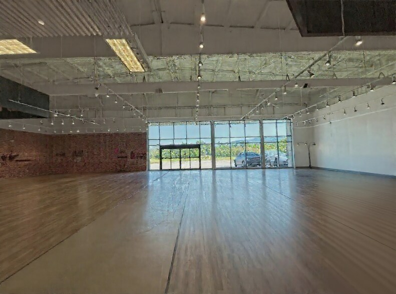 More Photos Of 105 Gallery Ln, Morristown General Retail For Lease