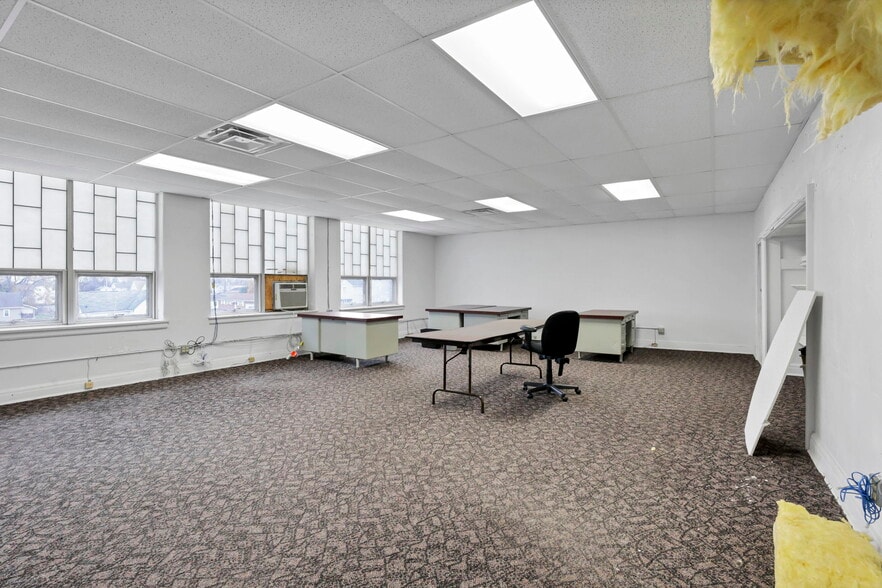 More Photos Of 300 E Auburn Ave, Springfield Office For Sale