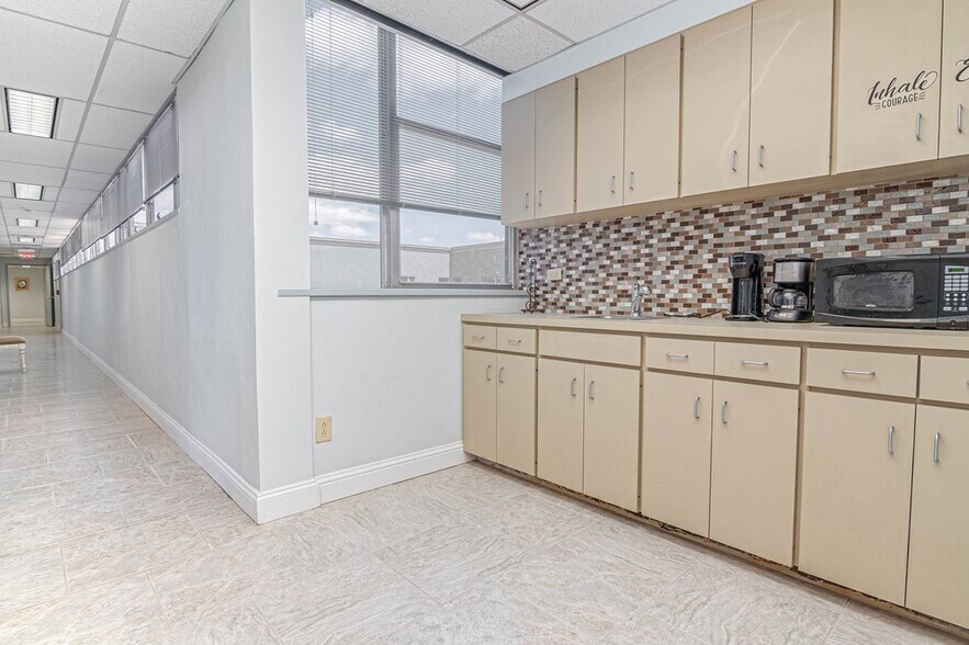 More Photos Of 200 W Illinois Ave, Midland Office For Sale