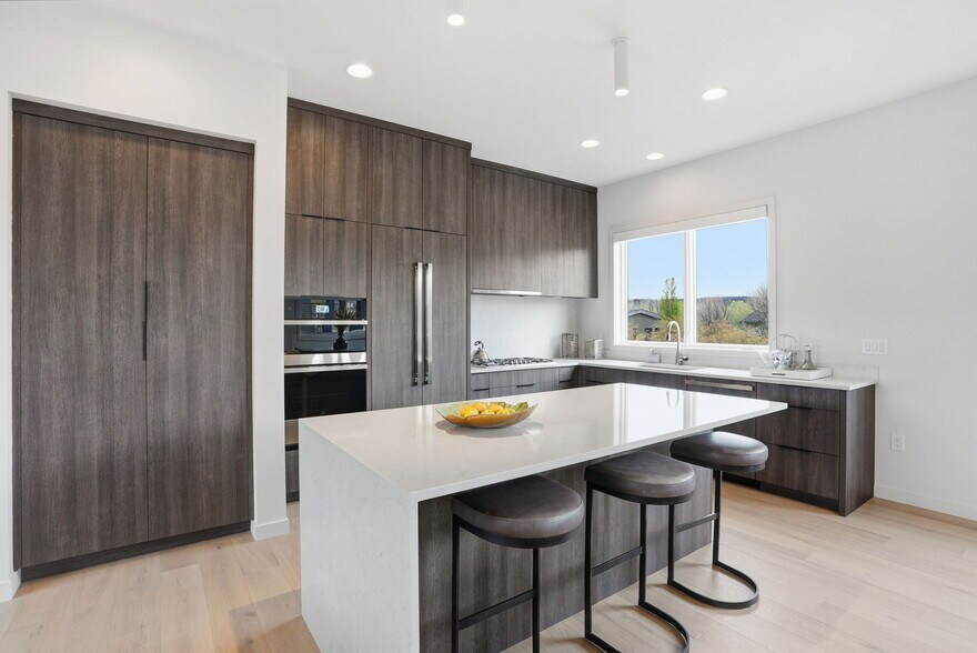 More Photos Of 210 SW Log Ct, Bend Apartments For Sale