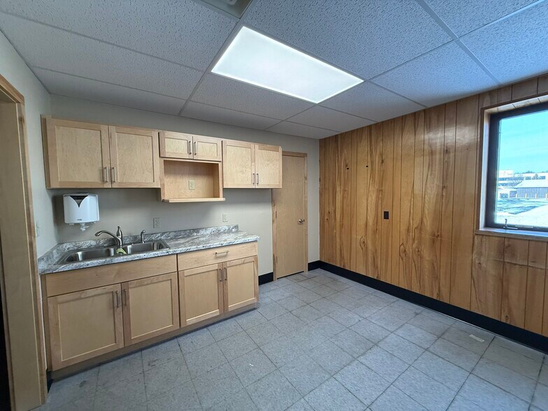 More Photos Of 3115 N Roemer Rd, Appleton Manufacturing For Sale