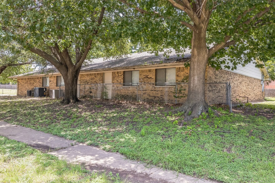 More Photos Of 2418 College Ave, Garland Daycare Center For Lease