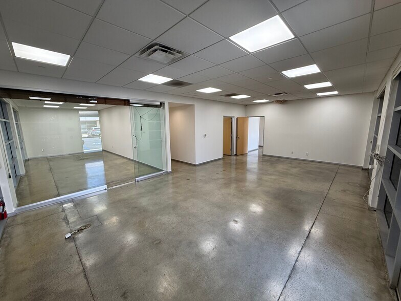 More Photos Of 1562 N Gemini Pl, Anaheim Warehouse For Lease