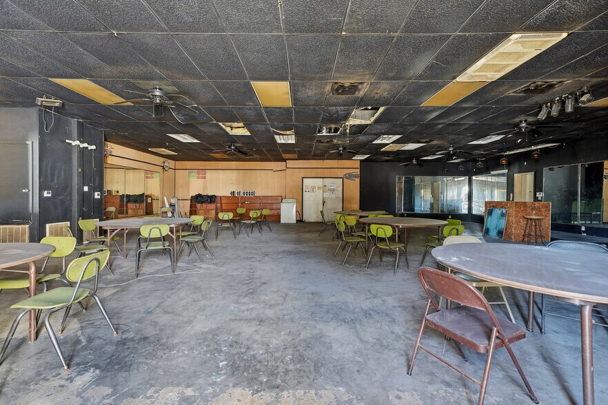 More Photos Of 102 & 106 Wood ave, Woodsboro Storefront For Sale