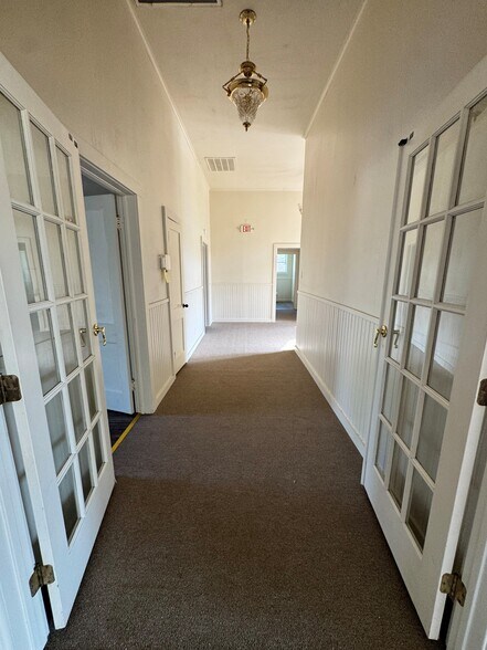 More Photos Of 916 N Longview St, Kilgore Office For Sale