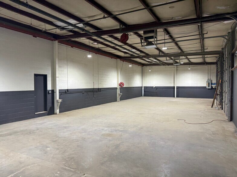 More Photos Of 910 N Scottsdale Rd, Tempe Auto Repair For Lease
