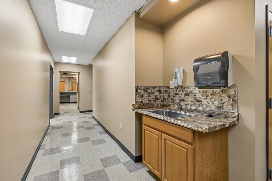 More Photos Of 1718 Charlotte Ave, Nashville Medical For Lease