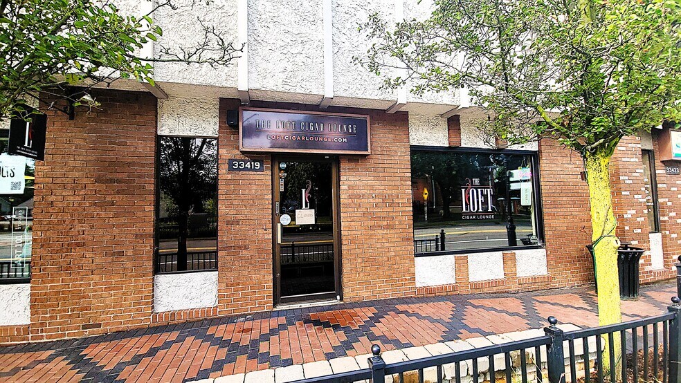 More Photos Of 33409-33425 Grand River Ave, Farmington Office For Sale