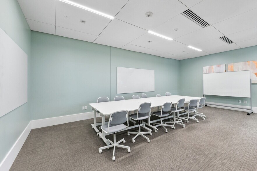 More Photos Of 6231 E Stassney Ln, Austin Warehouse For Lease