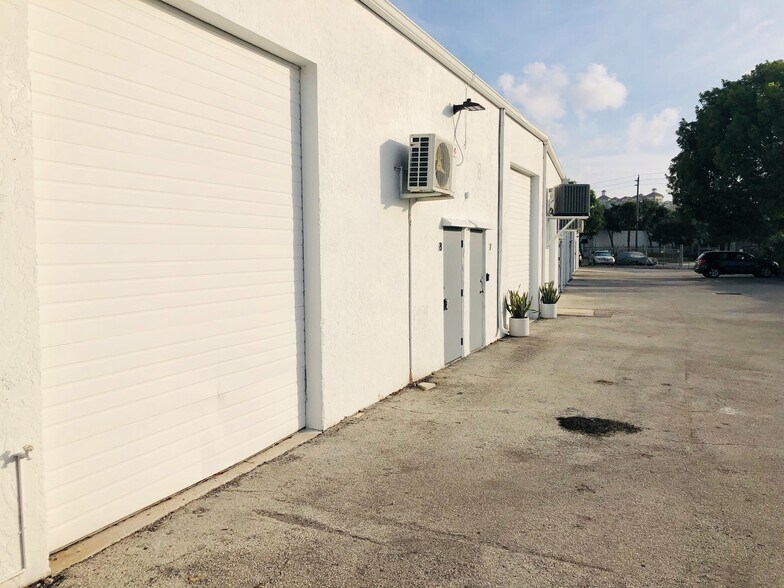 More Photos Of 1142 Okeechobee Rd, West Palm Beach Industrial For Lease