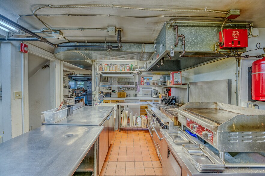 More Photos Of 80 Guider Ln, Bethlehem Hotel For Sale