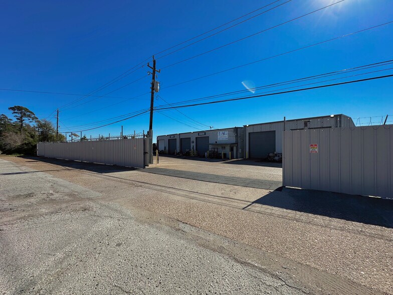 More Photos Of 17130 Market St, Channelview Warehouse For Sale