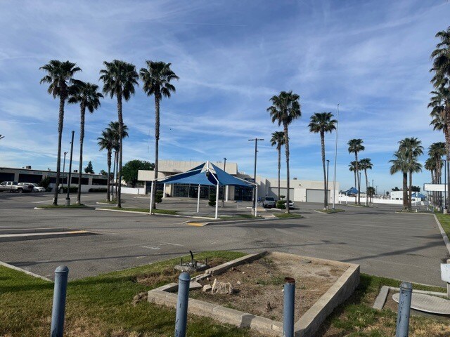 More Photos Of 4625 Wible Rd, Bakersfield Auto Dealership For Lease