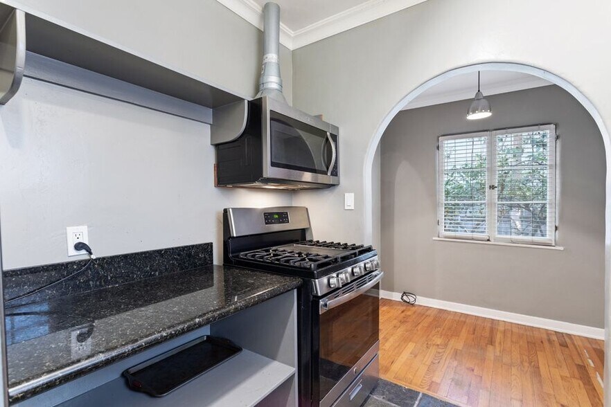 More Photos Of 1511 12th St, Santa Monica Multifamily For Sale