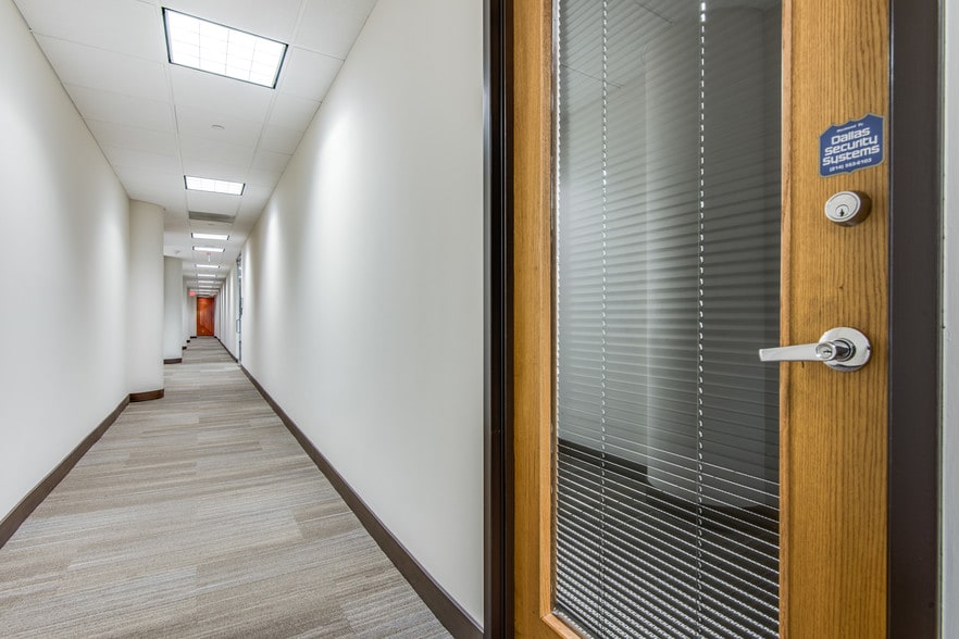 More Photos Of 1425 Greenway Dr, Irving Office For Lease