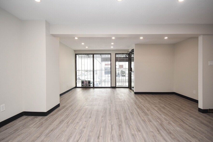 More Photos Of 605 Center St, Ottawa Storefront For Sale