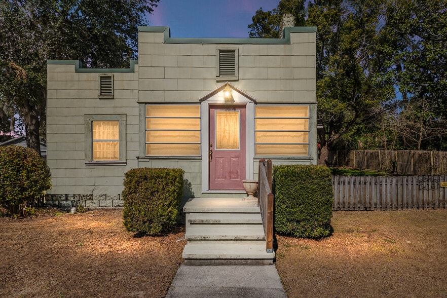 Primary Photo Of 20707 Park Ave, Dunnellon Specialty For Sale