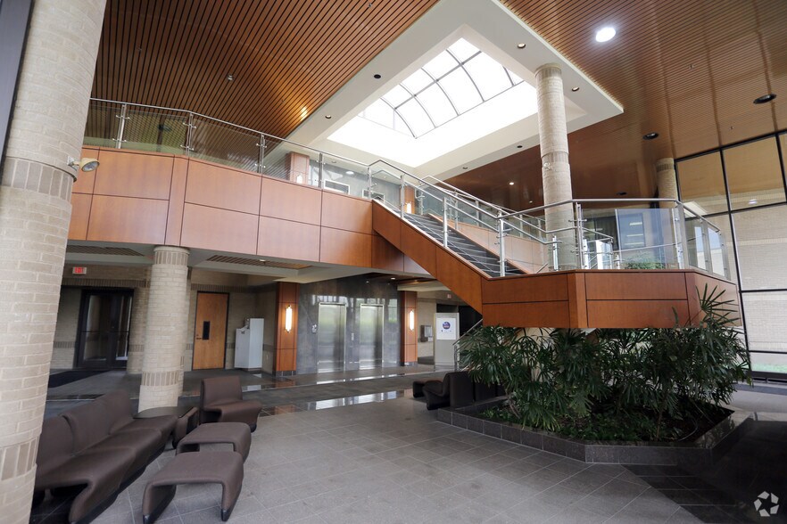 More Photos Of 2401 Pleasant Valley Rd, York Office For Lease