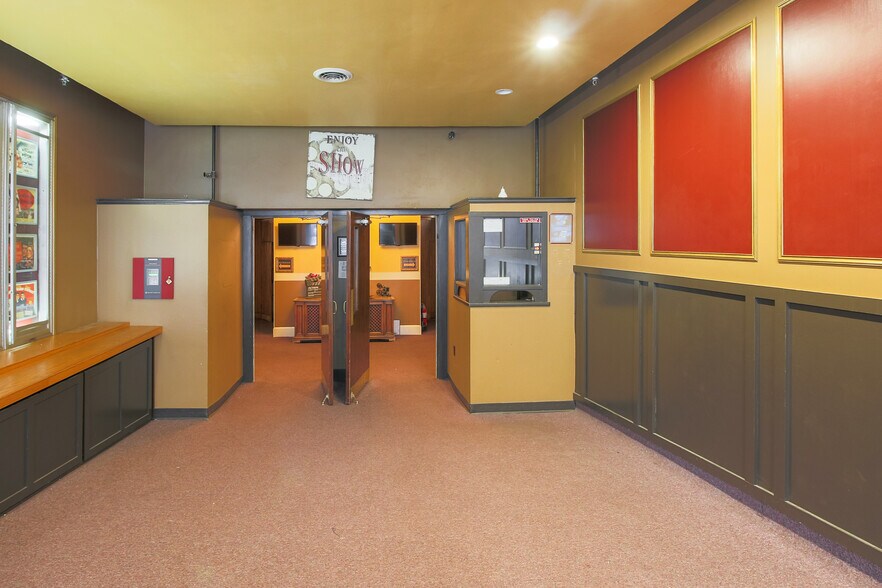 More Photos Of 58 High St, Clinton Movie Radio TVStudio For Lease