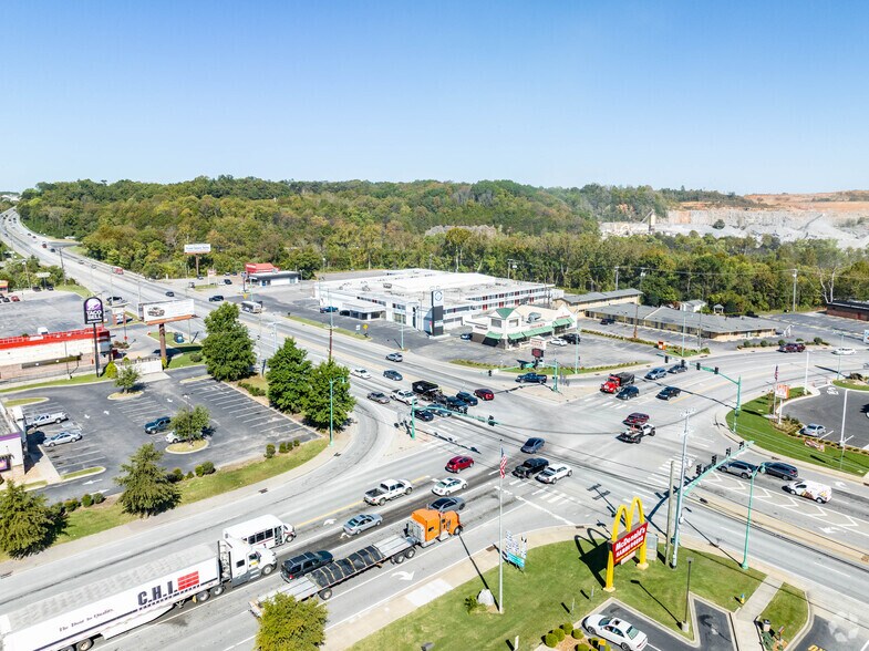 More Photos Of 803 N 2nd St, Clarksville Apartments For Lease