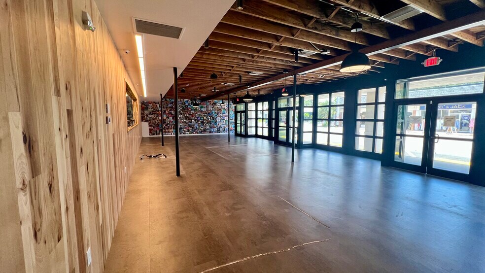 More Photos Of 2409 S Macdill Ave, Tampa Freestanding For Lease