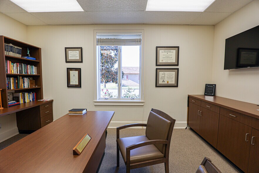 More Photos Of 630 Jefferson St, Paducah Office For Sale