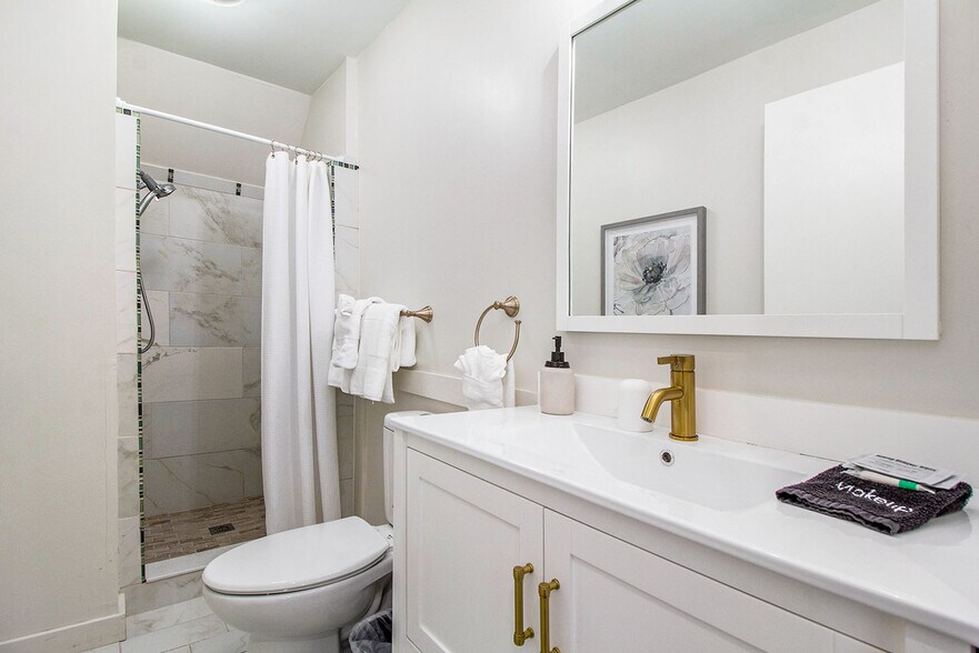 More Photos Of 155 N Main St, Clarkston Hospitality For Sale