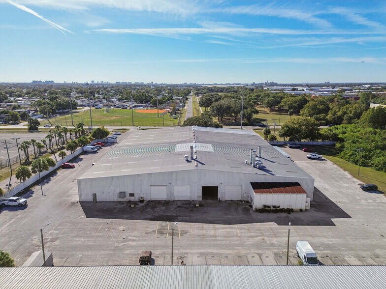 More Photos Of 4811 W Sligh Ave, Tampa Warehouse For Lease
