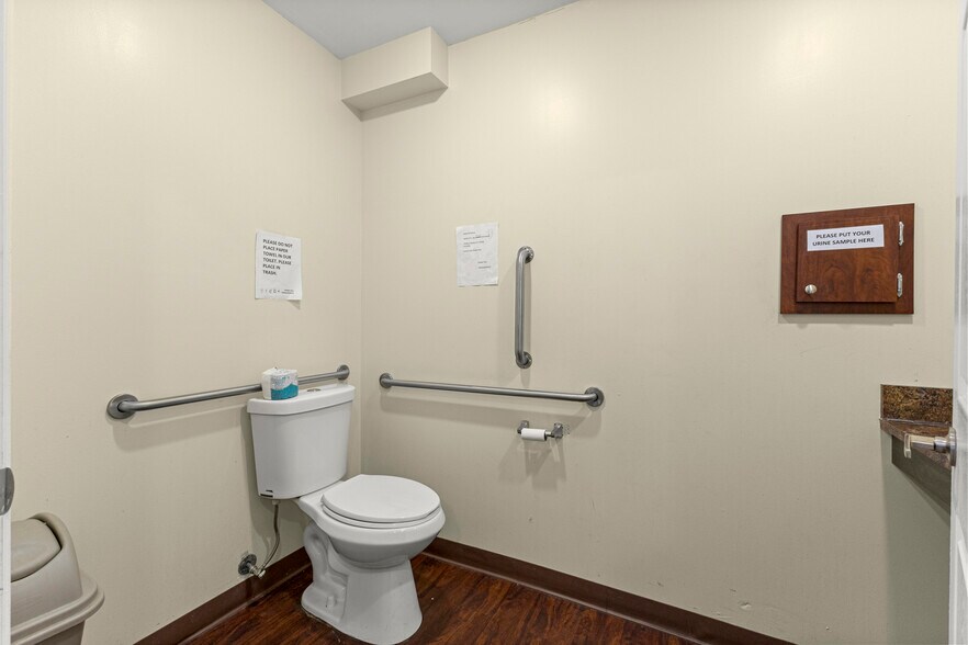 More Photos Of 13403 W 7 Mile Rd, Detroit Medical For Lease
