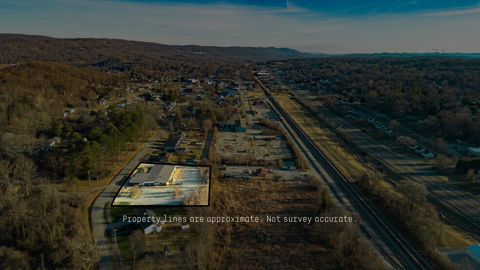 More Photos Of 450 S Chamberlain Ave, Rockwood Office For Sale