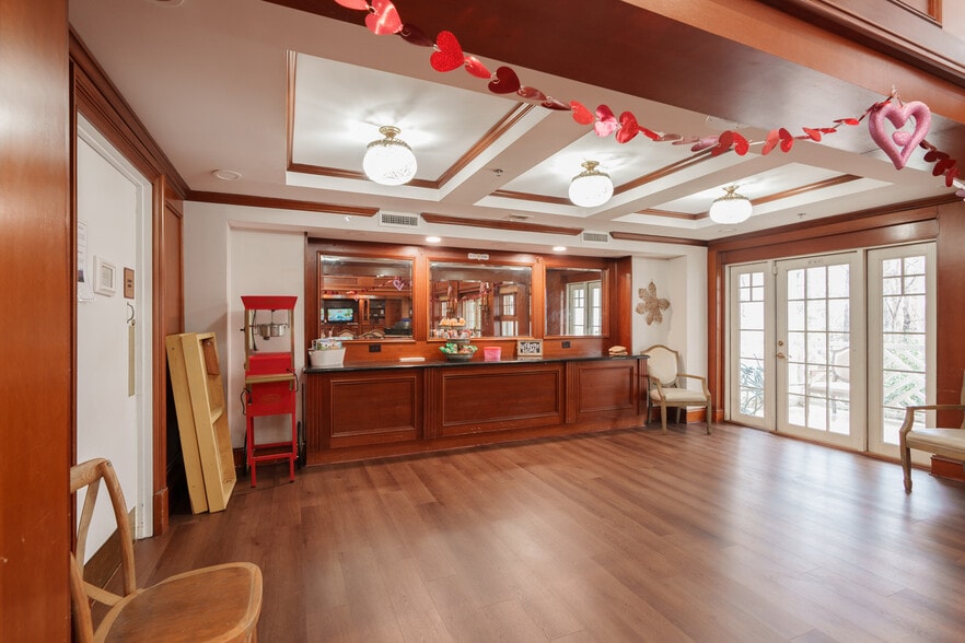 More Photos Of 425 Country Club Dr, Stockbridge Healthcare For Sale