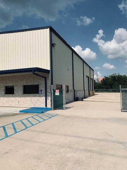 More Photos Of 909 S 14th St, La Porte Warehouse For Lease