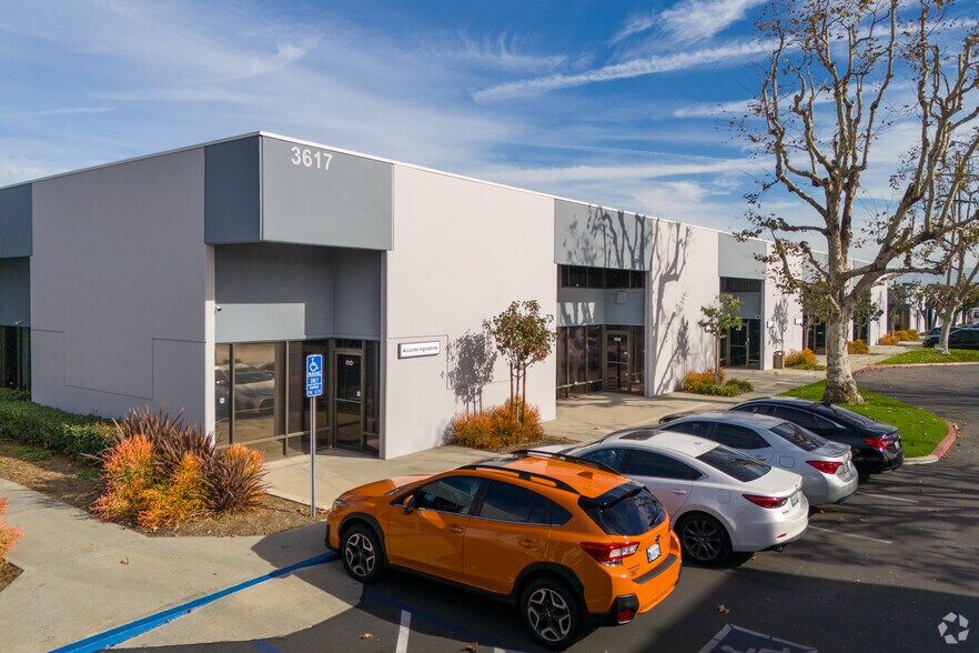 More Photos Of 3621 W MacArthur Blvd, Santa Ana Unknown For Lease