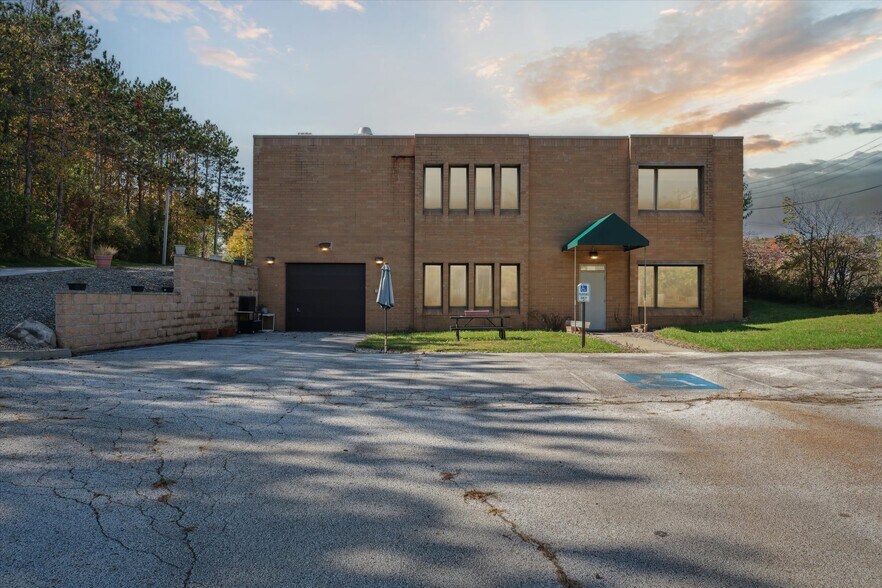 Primary Photo Of 3333 Brecksville Rd, Richfield Office For Sale