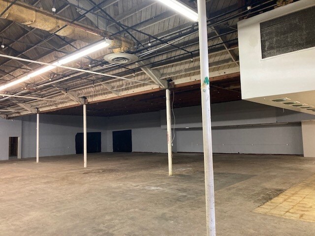 More Photos Of 1131 E Wardlow Rd, Long Beach Freestanding For Sale