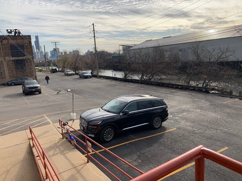 More Photos Of 1410-1440 N Kingsbury St, Chicago Manufacturing For Lease