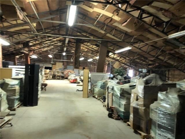 More Photos Of 948 Linnco Dr, La Cygne Warehouse For Sale