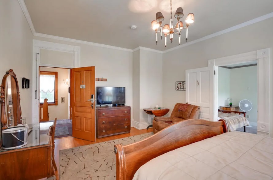 More Photos Of 211 Wisconsin Ave, Wisconsin Dells Hotel For Sale