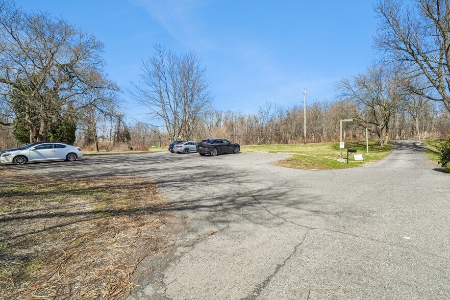 More Photos Of 1481 US Highway 22 E, Annandale Flex For Sale
