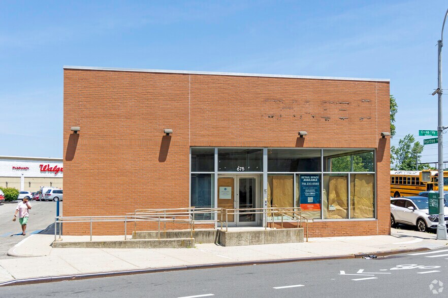 More Photos Of 691 Co-op City Blvd, Bronx General Retail For Lease