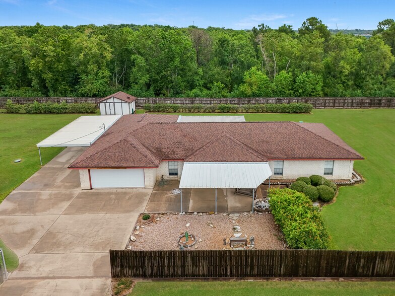 More Photos Of 7315 Pine St, Manvel Industrial For Sale