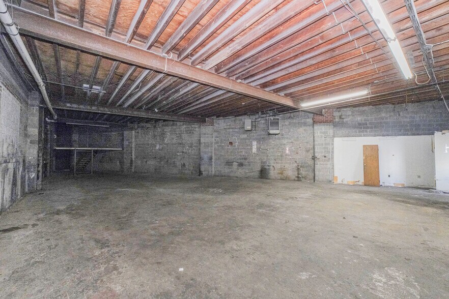 More Photos Of 961 E 51st St, Brooklyn Service For Sale