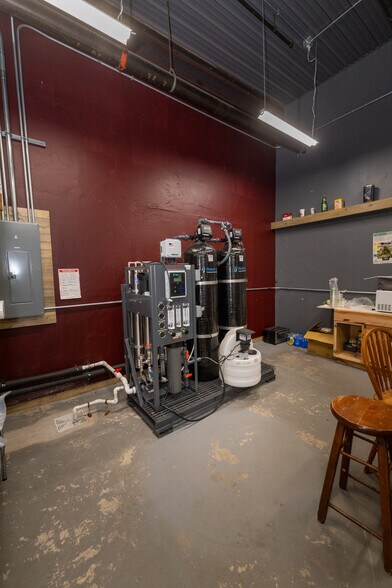 More Photos Of 106 E Smith St, Iron Mountain Distribution For Sale