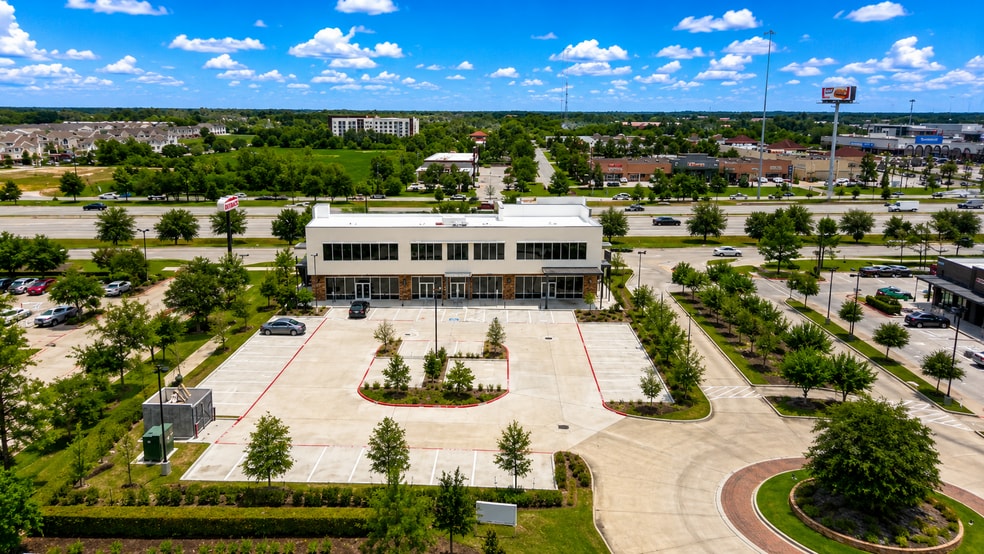 More Photos Of 18386 I45, Shenandoah Freestanding For Lease