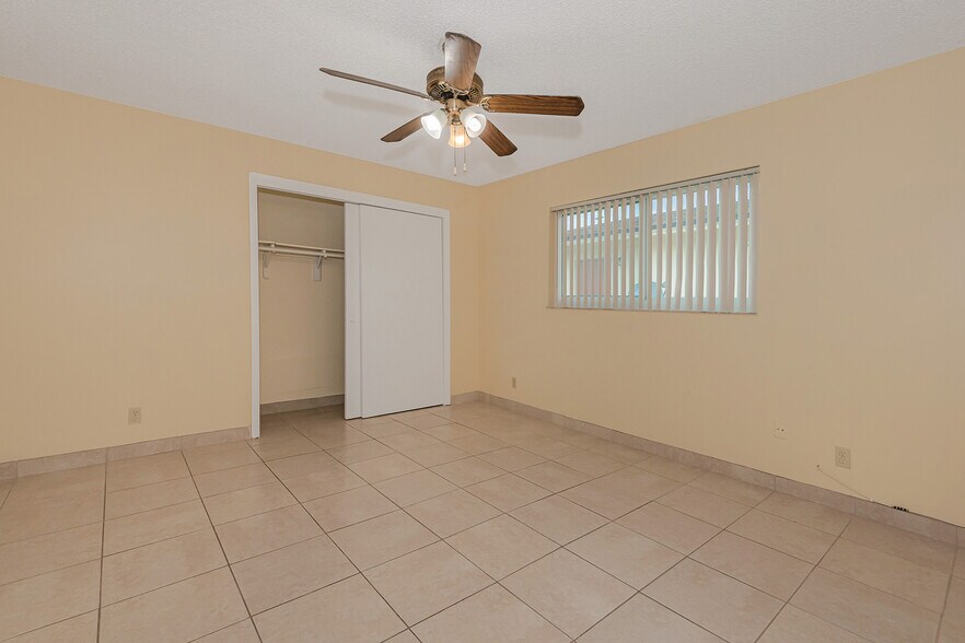 More Photos Of 4063-4065 SW 51st St, Fort Lauderdale Apartments For Sale