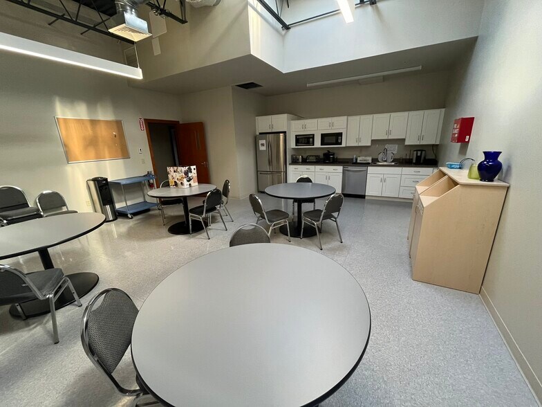 More Photos Of 195 Dupont Dr, Providence Manufacturing For Lease