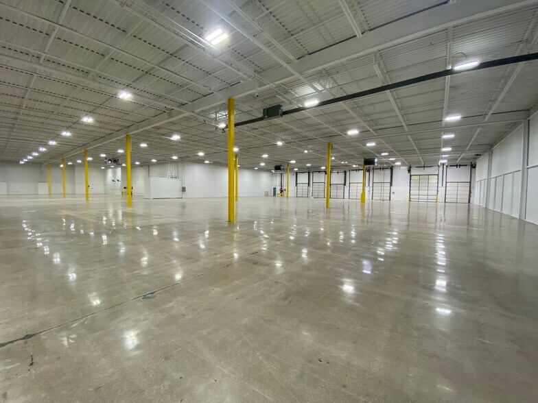 More Photos Of 209-225 S Alex Rd, West Carrollton Warehouse For Lease