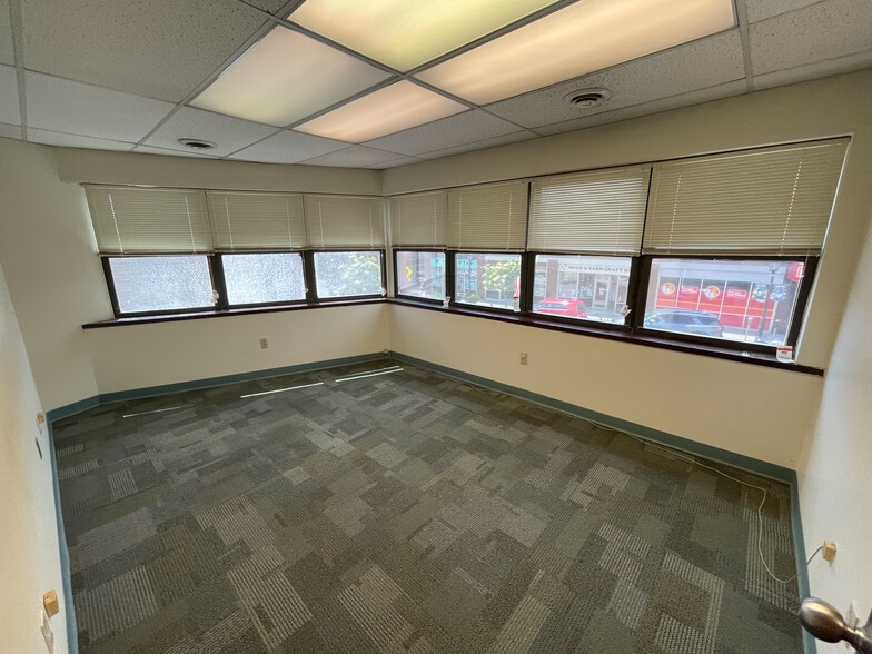More Photos Of 610-612 Lincoln Ave, Bellevue Storefront Retail Office For Lease