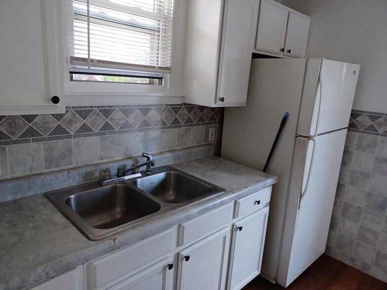 More Photos Of , Bedford Specialty For Sale